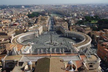 St. Peter's Square, Roma bazilikanın kubbe görünümünden