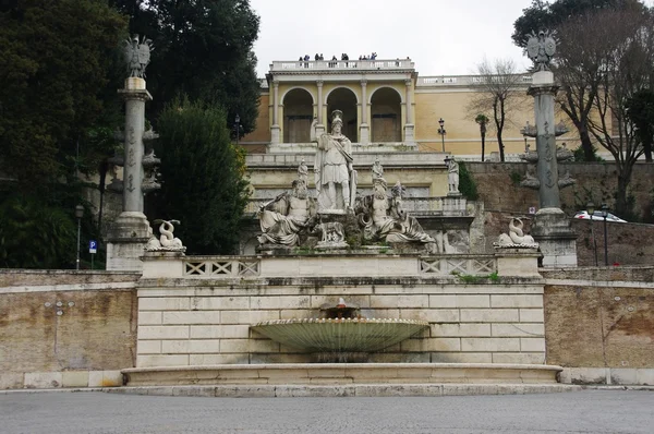 Kašna na náměstí Piazza del Popolo, Řím, Itálie — Stock fotografie