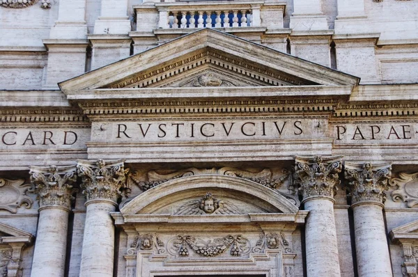 A fachada da igreja, Roma, Itália — Fotografia de Stock