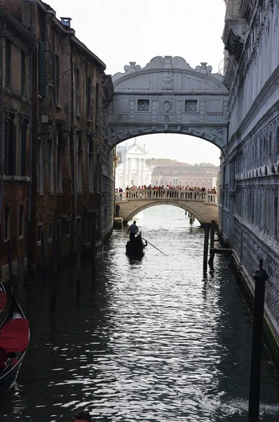 Canal, Venice, İtalya köprü — Stok fotoğraf