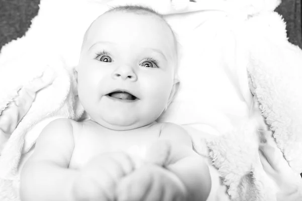 Niño feliz baby girl.happy sonriente con ojos azules —  Fotos de Stock