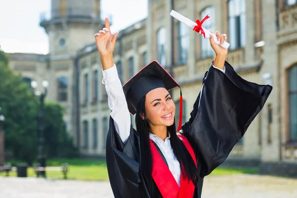 Happy woman portrait on her graduation day smiling — Stock Photo, Image