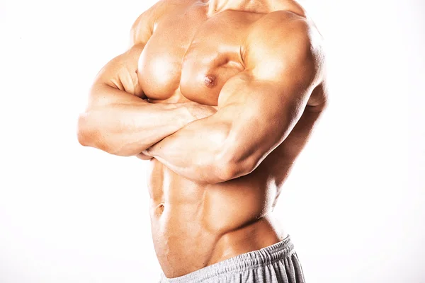 Atletik adam geçiş kollar göğüs üzerinde — Stok fotoğraf