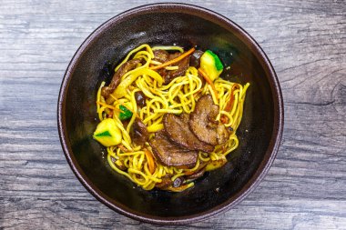 Ördek sosu pad Tay erişte fasulye garnitür