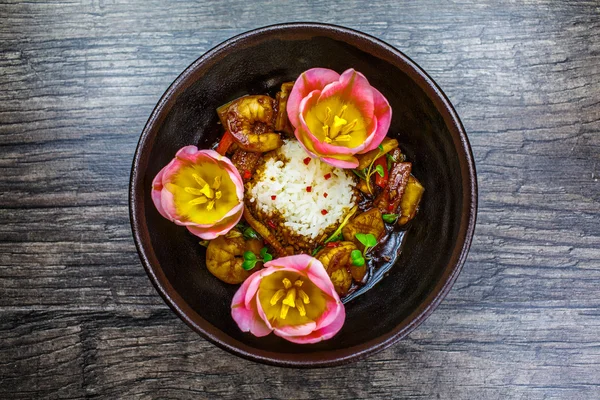 Kalmar Kung Pao garnish rice — Stock Photo, Image