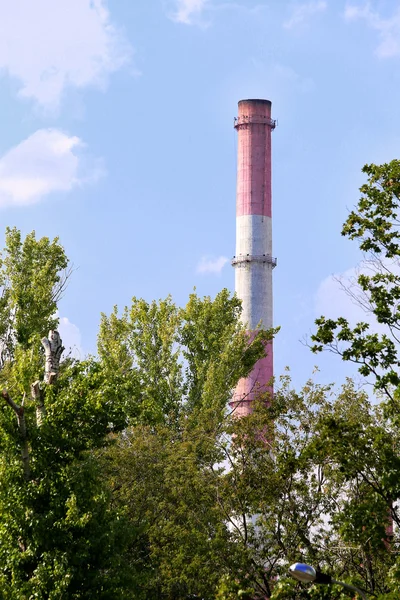 Pipes of thermal power plant against blue sky — Stock Photo, Image