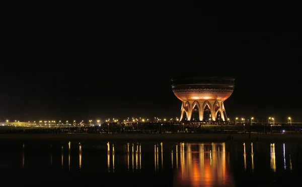 Neuer Palast Hochzeit beleuchtet in der Nacht in kasan russland — Stockfoto