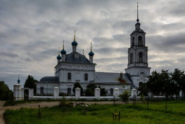 Bakire Noel Kilisesi. Pleshcheyevo Gölü. Mavi Taş Hikayeler ve Efsaneler.