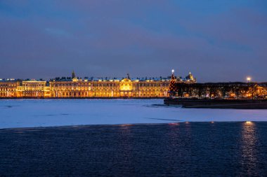 Yeni yıl gecesi St. Petersburg. Vasilyevska Adası 'nın oku