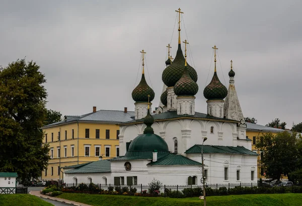 Церковь Спаса-на-Сити в Ярославле. красивые старые здания. вероисповедание — стоковое фото