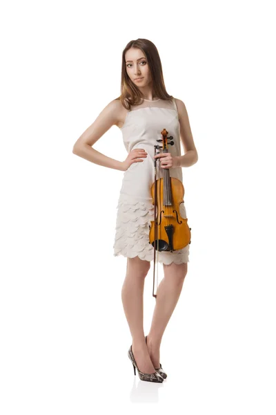 Belle jeune femme jouant du violon sur blanc — Photo