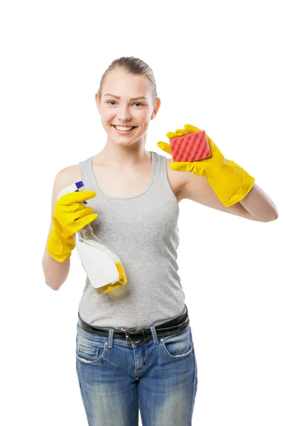 Jonge vrouw met spons en reinigende spray geïsoleerd — Stockfoto