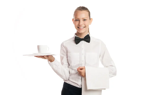 Retrato de camarera sosteniendo bandeja con taza — Foto de Stock