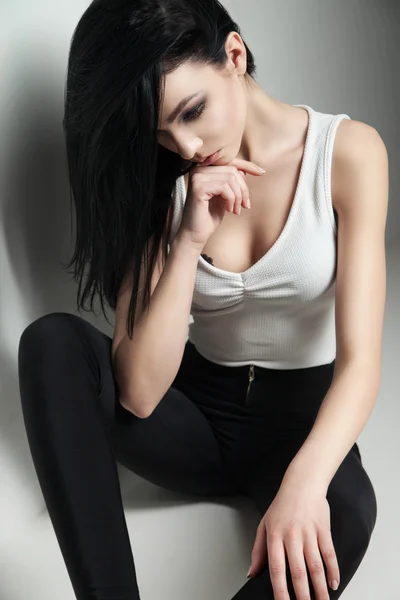 Portrait of black-haired woman looking down — Stock Photo, Image