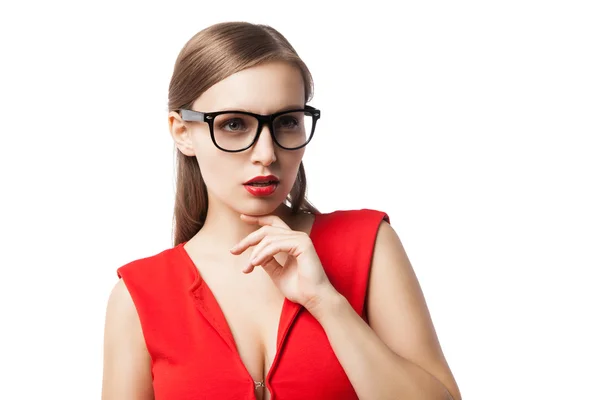 Bella signora in occhiali pensando mentre guardando verso l'alto — Foto Stock