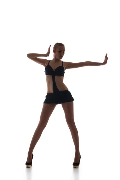 Porträt eines tanzenden Go-Go im schwarzen Kleid — Stockfoto