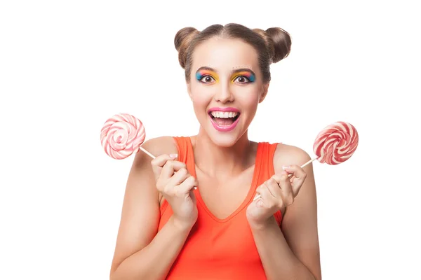 Brunette met lichte make-up bedrijf lollies — Stockfoto