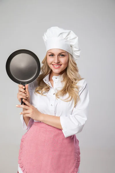 Beautiful young blonde woman holding frying pan — Stock Photo, Image