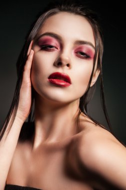 Güzel model parlak makyaj ile yakın çekim