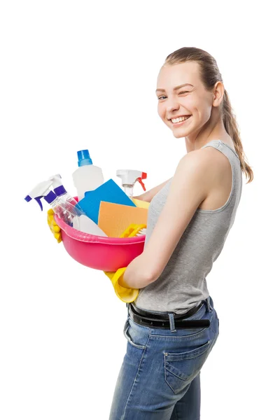 Lachende vrouw met reinigingsmiddelen en doekjes geïsoleerd — Stockfoto