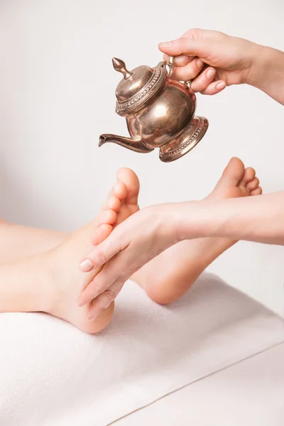 Ayurvedic foot therapy massage procedure with oil — Stock Photo, Image