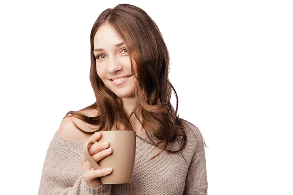 Mujer en estudio aislado fondo beber café —  Fotos de Stock