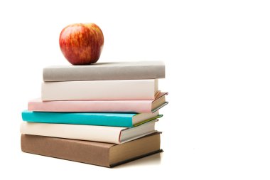 kitap kule üzerinde beyaz izole apple ile