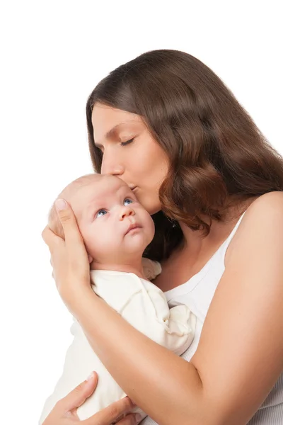 Mãe e bebê beijando, rindo, abraçando — Fotografia de Stock