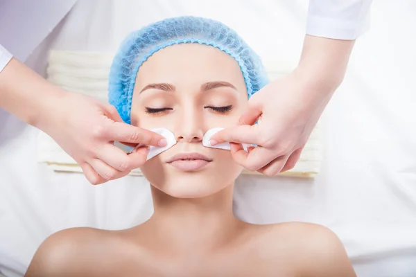 Skin care - woman cleaning face by beautician — Stock Photo, Image