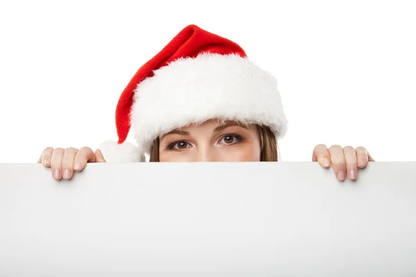 Mulher de Natal em santa chapéu segurando placa vazia — Fotografia de Stock