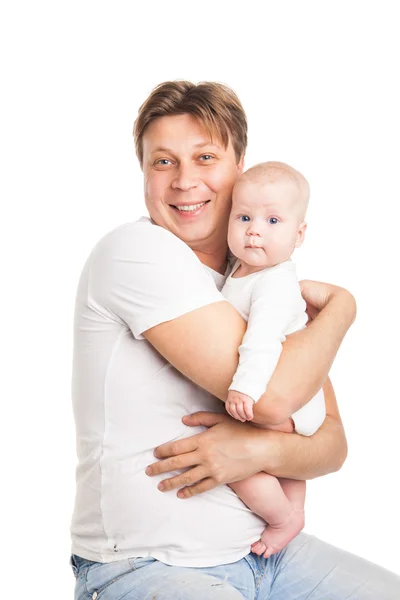 Szczęśliwy młody człowiek posiadający uśmiechający się dziecka na białym tle — Zdjęcie stockowe