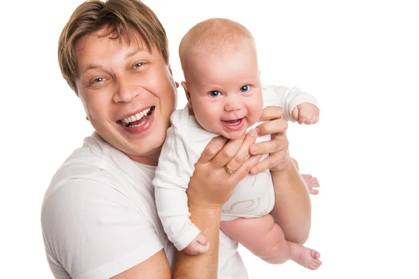 Glad ung man hålla leende baby isolerade — Stockfoto