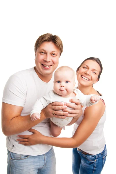 Gelukkige familie met het jonge geitje op witte achtergrond — Stockfoto