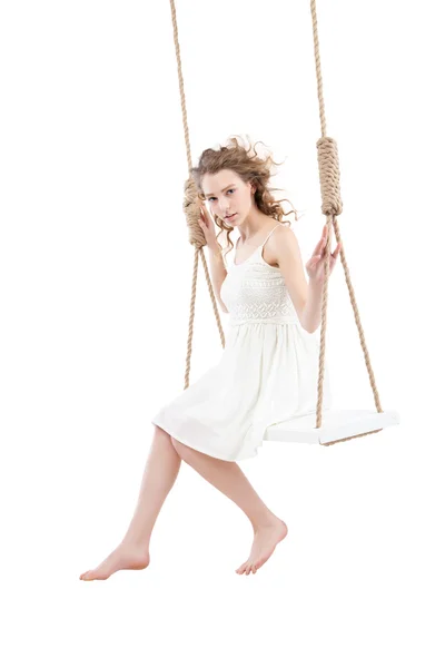 Mooie vrouw zittend op geïsoleerde swing — Stockfoto