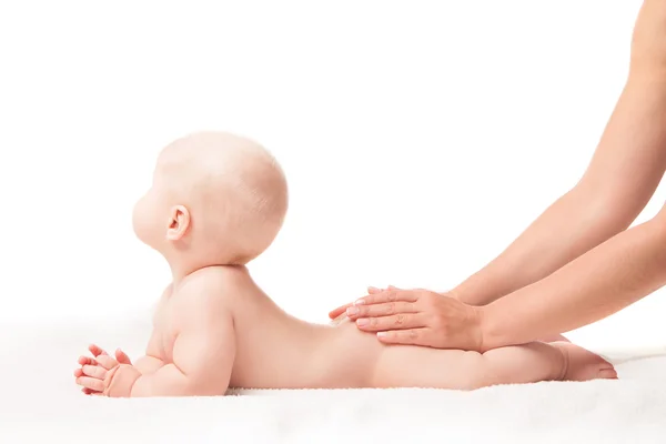 Bonita mentira de bebé. mãos massageando seu traseiro — Fotografia de Stock