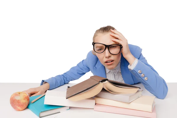 Schockierter, überraschter Student mit Brille — Stockfoto