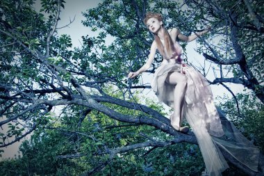 Gül ahşap beyaz elbise Bayan