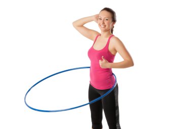 Genç kadının hula hoop ile ayakta durmak