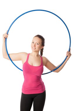 Genç kadın hula hoop ile ayakta ve arka closeup