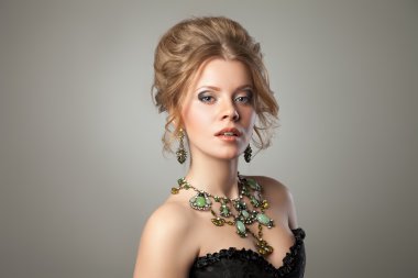 Akşam makyaj güzel kadınla closeup.