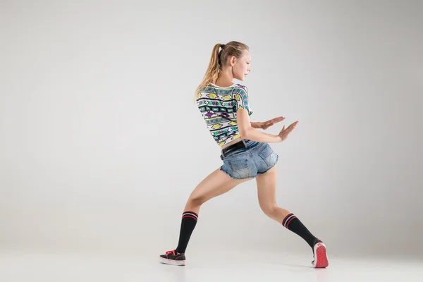 Beautiful booty dancer posing on studio background — Stock Photo, Image