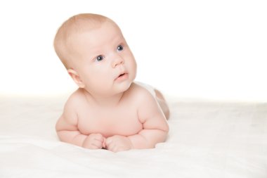 Karnına yalan ve bir kenara arıyorsunuz küçük çocuk