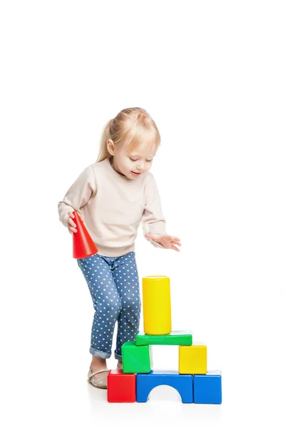 Bebê menina edifício de blocos de brinquedo — Fotografia de Stock