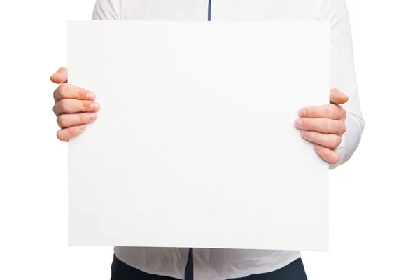 Fechar as mãos do homem mostrando placa branca em branco — Fotografia de Stock