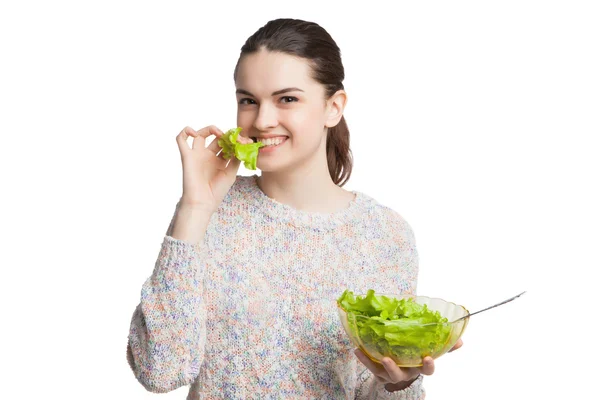 Donna attraente con una ciotola di insalata — Foto Stock