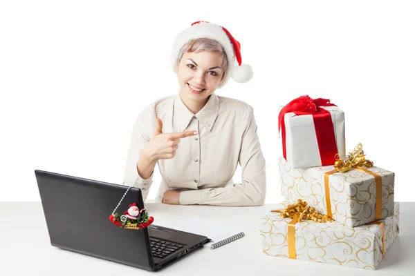Lady in winter hat at desk with present boxes — Stock Photo, Image