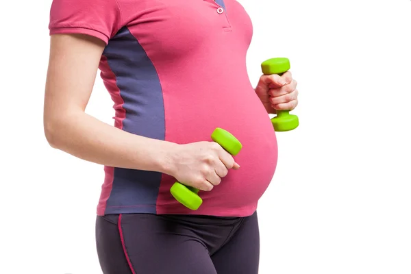 Happy těhotná maminka cvičení s činkami — Stock fotografie
