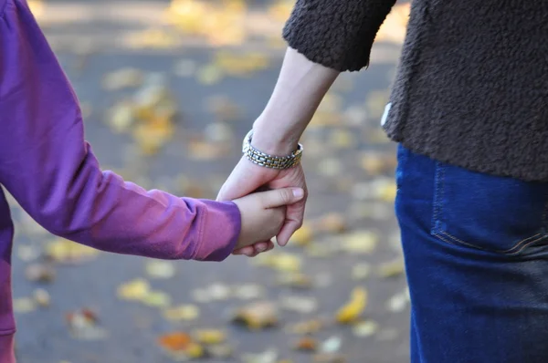 Amizade. Mãe e filha  . — Fotografia de Stock