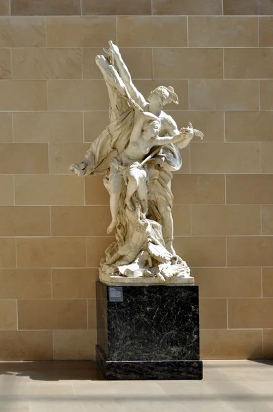 En Francia. París. Louvre. 18 de abril de 2016. Escultura en el Louvre  . — Foto de Stock