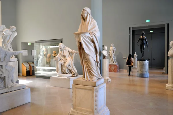 France . Paris . Louvre . 18 April 2016 . — Stock Photo, Image